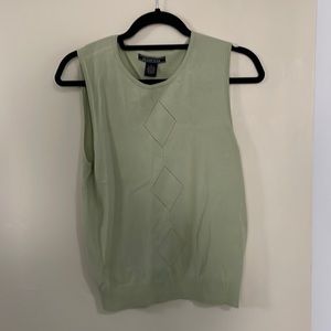 Size L Olive Green Soft Sweater Vest with Diamond Pattern